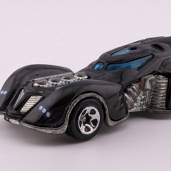 HOT WHEELS Mattel 2011 Batmobile - Picture 2 of 4
